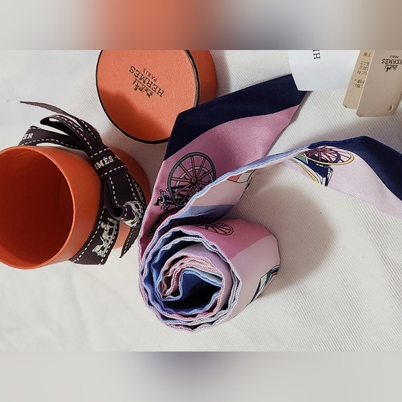 Hermes Twilly "Les Voitures Exquises" - Bleu/Rose/Vert - Picture 7 of 16